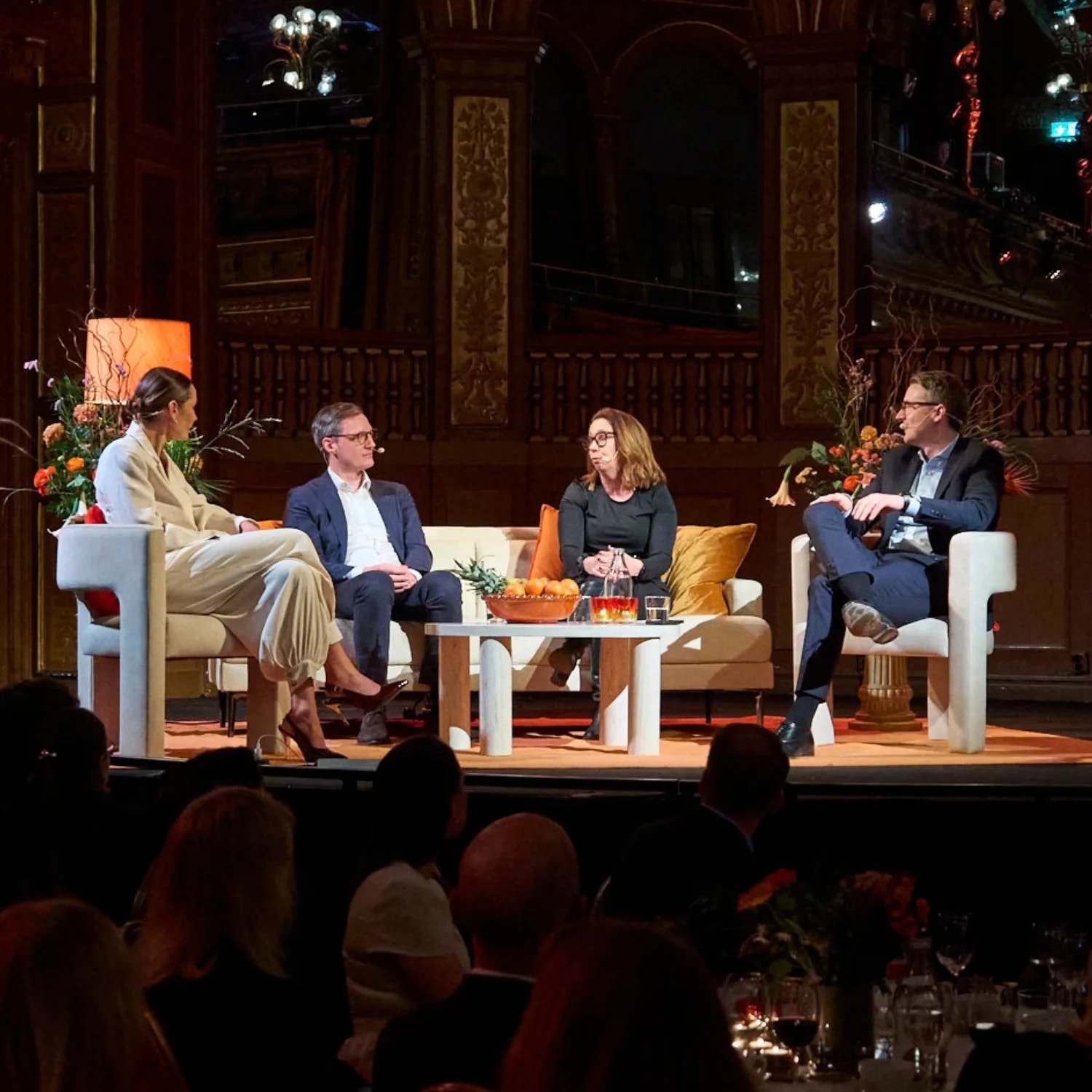Paneldebatt på scen under Finance Arena & Awards 2026